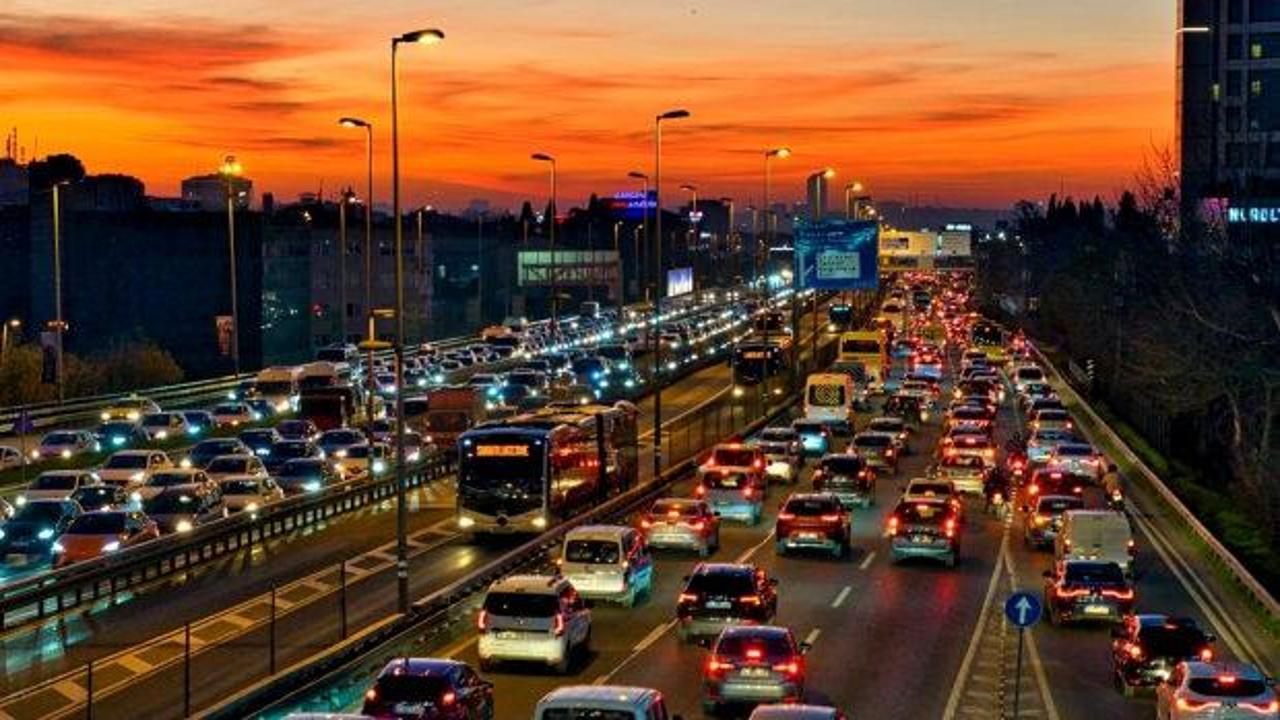 İstanbul'da trafik kilit noktasına geldi