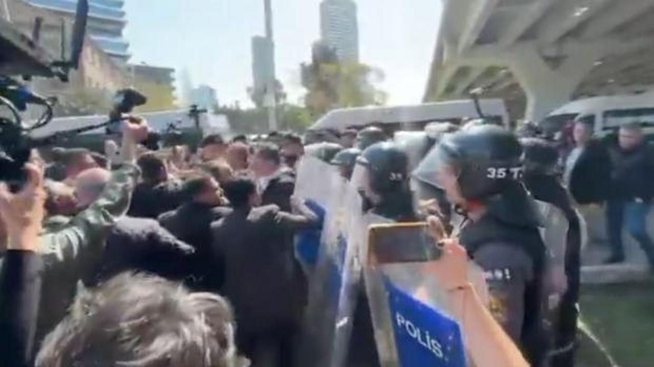 İzmir’de tahliye provokasyonu: CHP’lilerden polise saldırı ve küfür