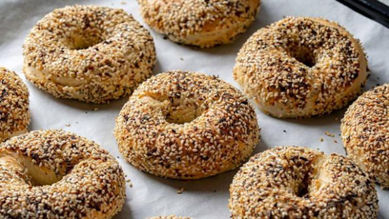 Sabahları &ouml;n&uuml;nde uzun kuyruklar oluşuyordu: T&uuml;m şubelerini bir gecede kapattı