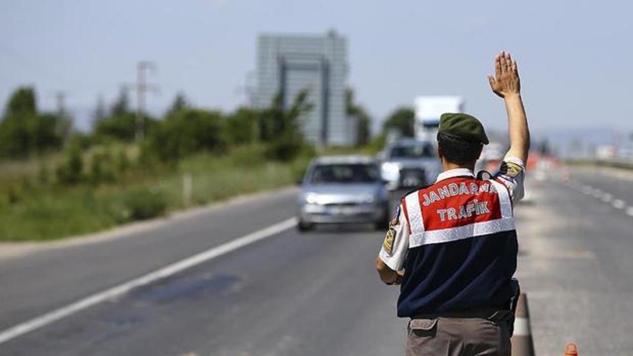 Trafikte makas atan s&uuml;r&uuml;c&uuml; cezasız kalmadı