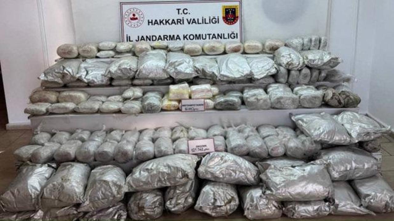 Van ve Hakkari&rsquo;de 446 Kilogram uyuşturucu madde ele ge&ccedil;irildi.&rdquo;
