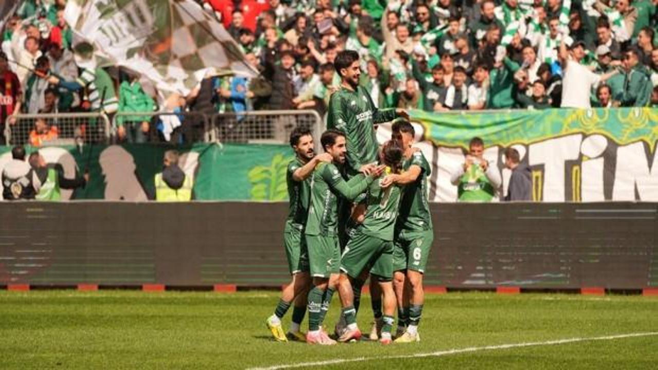 2. Ligde dananın kuyruğu bug&uuml;n kopuyor! Bursaspor şampiyonluk ma&ccedil;ında