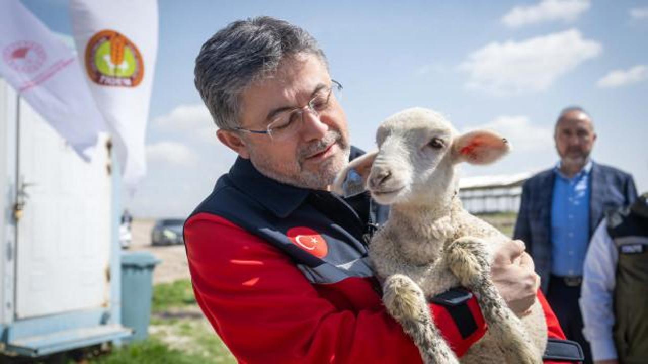 Bakan Yumaklı m&uuml;jdeyi verdi: 100 k&uuml;&ccedil;&uuml;kbaş hayvan ve aylık 15 bin TL destek!