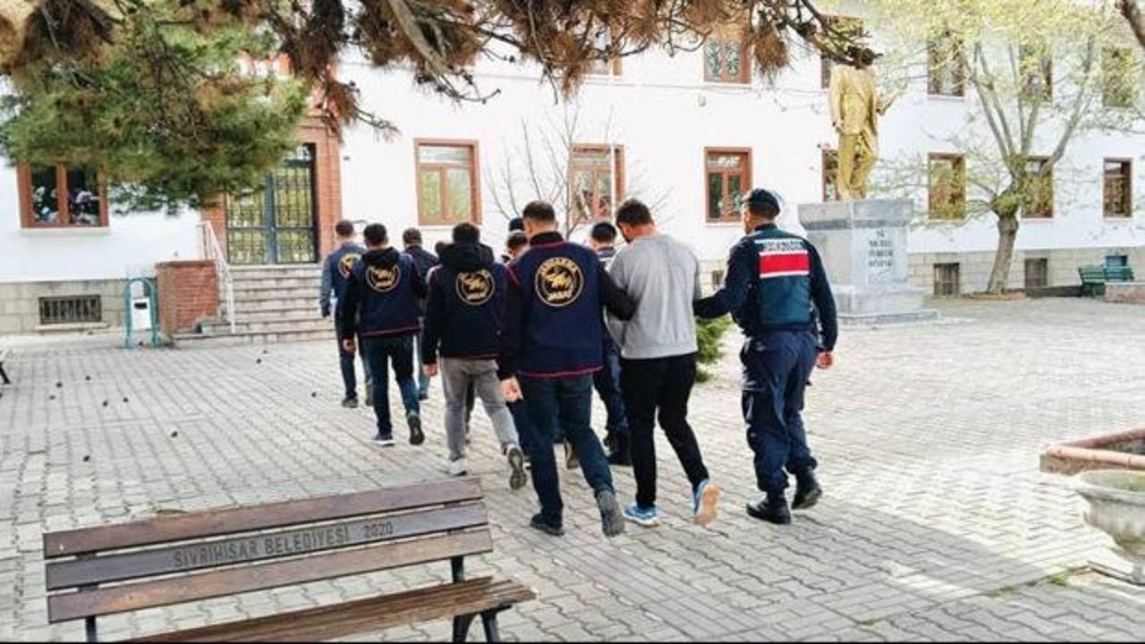 &Ccedil;obanları hamama g&ouml;t&uuml;r&uuml;p, 5 milyon lira değerindeki b&uuml;y&uuml;kbaşları &ccedil;aldılar