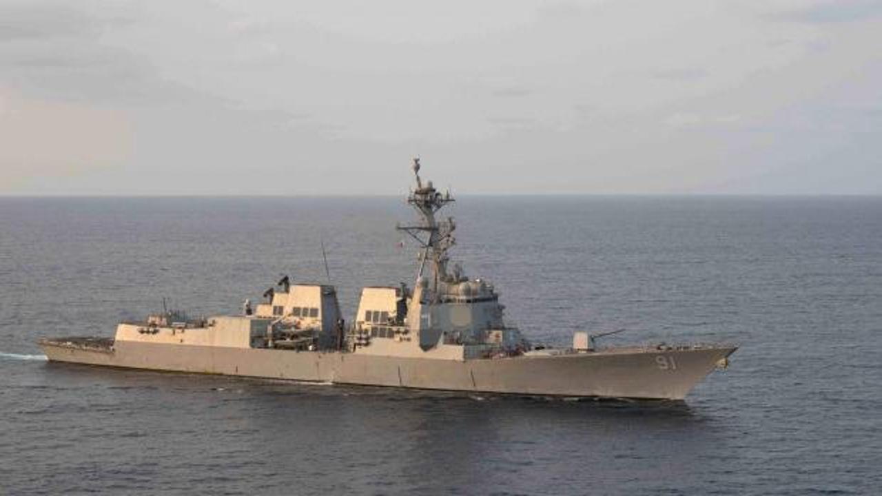 H&uuml;rm&uuml;z&rsquo;de y&uuml;ksek tansiyon:  ABD gemileri devriyede!