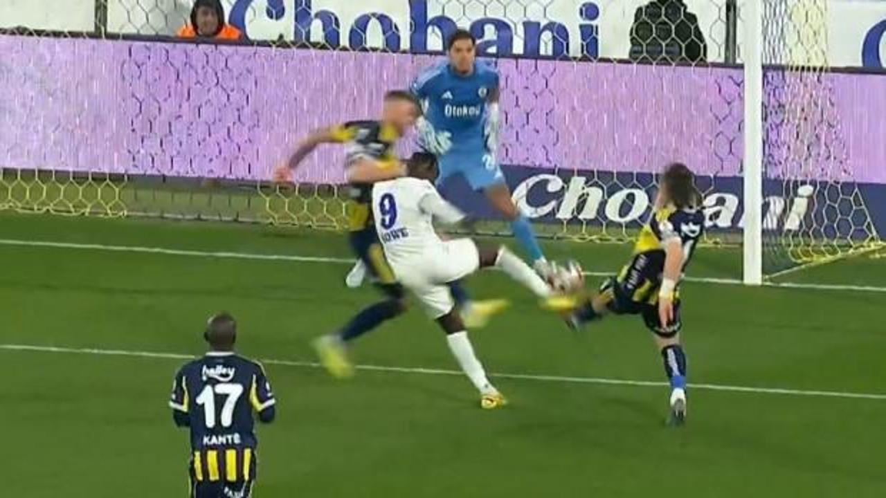 Kadık&ouml;y'de yoğun itiraz! İki takım da penaltı bekledi