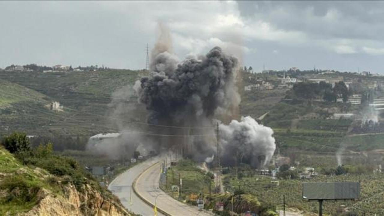 L&uuml;bnan'ın g&uuml;neyi tamamen ayrıldı! Son k&ouml;pr&uuml; de vuruldu