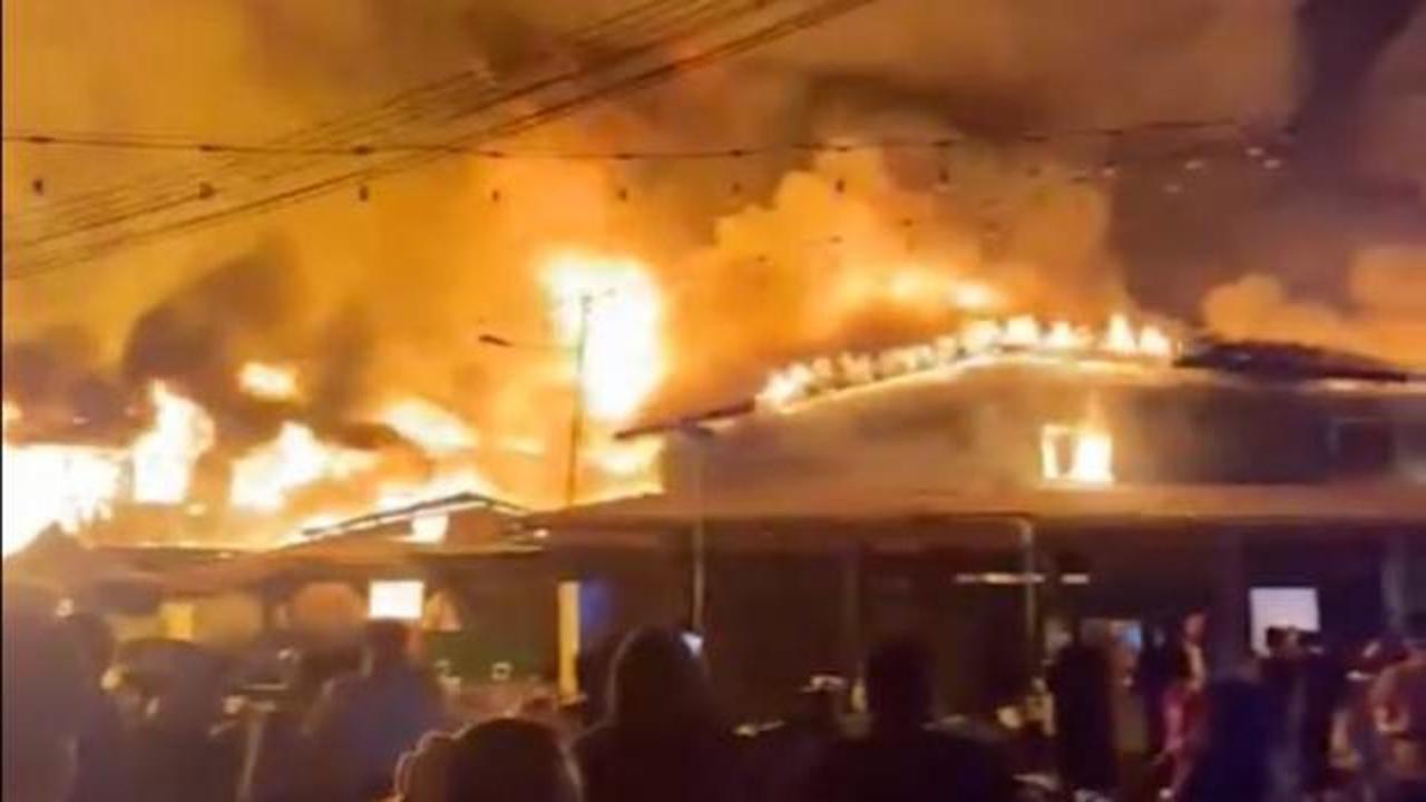Malezya’nın Sabah eyaletinde yüzen kasabada yangın: Yaklaşık 1.000 ev kül oldu, 9 bin kişi yerinden edildi