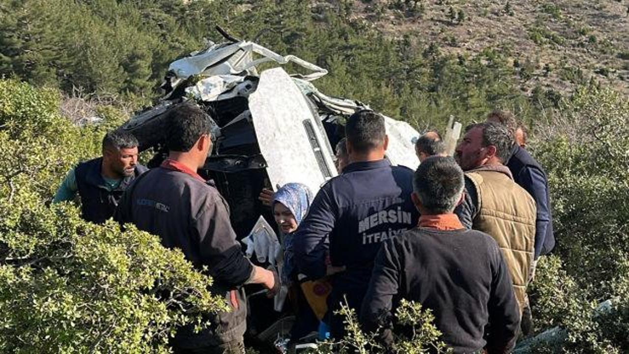 Mersin'de kahreden kaza! İş&ccedil;i servisi u&ccedil;uruma yuvarlandı: 3 &ouml;l&uuml;, 11 yaralı