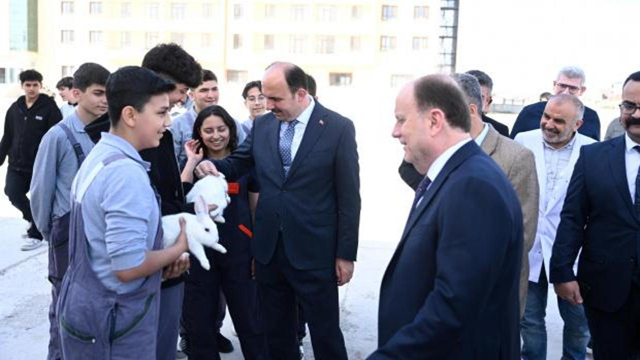 Milletvekili Baykan ve Başkan Altay'dan &ouml;ğrencilere s&uuml;rpriz ziyaret