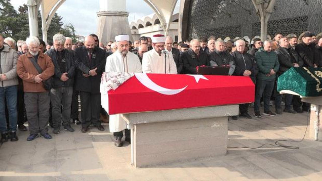 Tiyatro oyuncusu Feyha &Ccedil;elenk son yolculuğuna uğurlandı