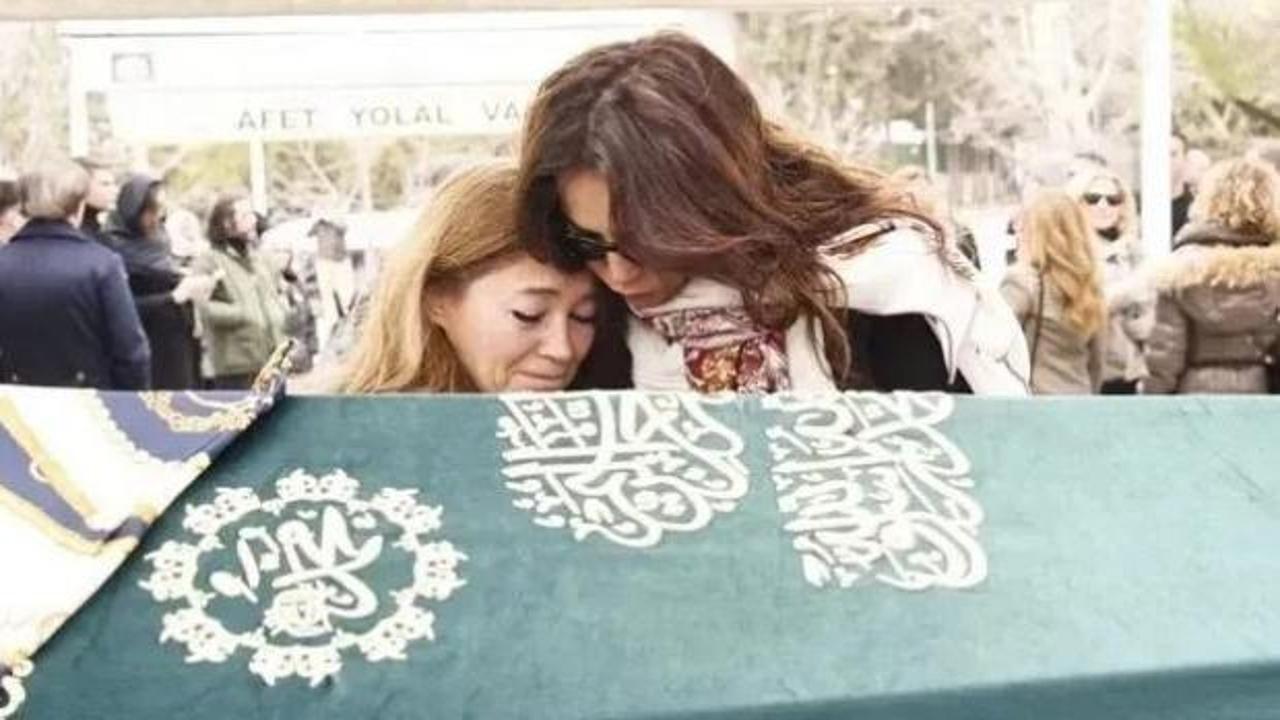 &Uuml;nl&uuml; menajer Selin Boronkay'ın itirazı kabul edildi! Annesinin mezarı a&ccedil;ıldı