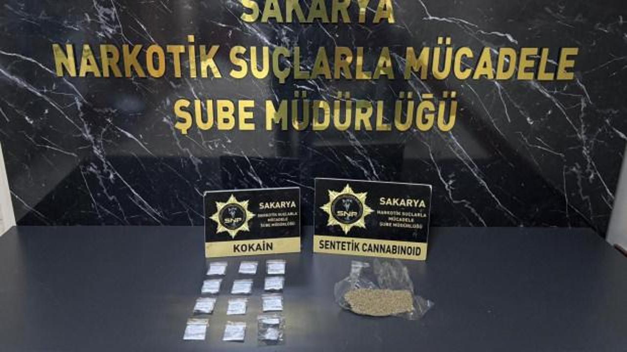 Sakarya&rsquo;da narkotik darbesi: Satışa hazır kokainle yakalanan zehir taciri tutuklandı!