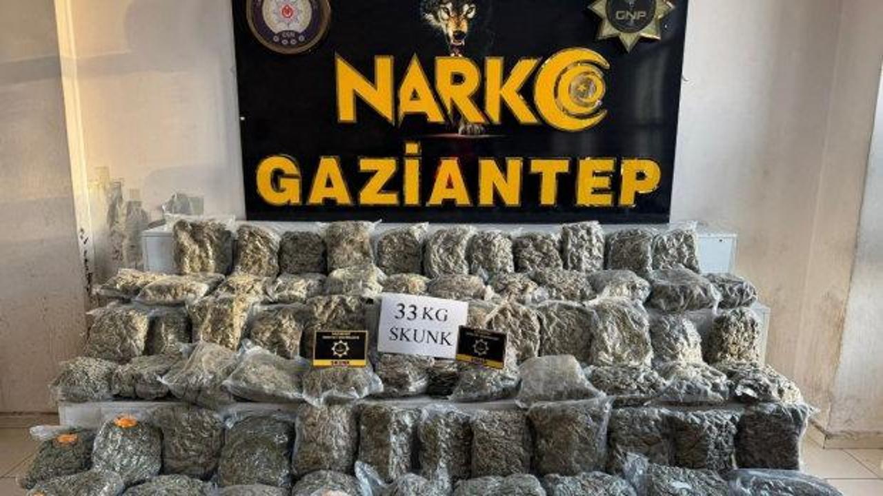 Gaziantep&rsquo;te dev uyuşturucu operasyonu: Tırın dorsesindeki zuladan kilolarca zehir &ccedil;ıktı!