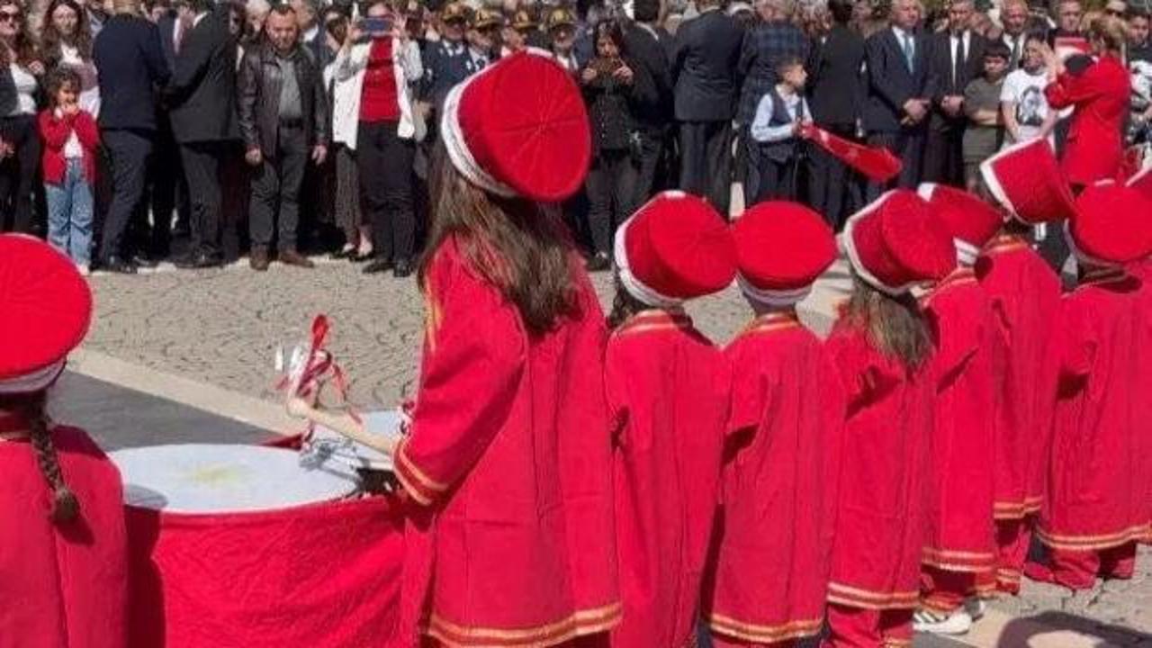 AK Parti'den 'mehter' provokasyonuna tepki: 'Ana muhalefet bu halde'