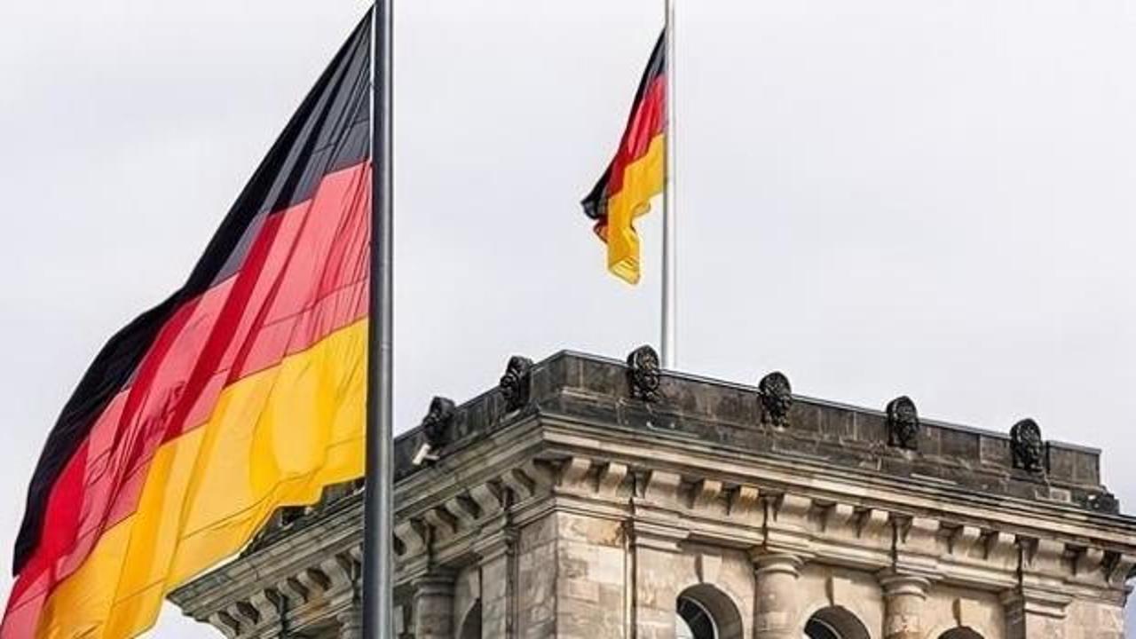 Almanya&rsquo;da casusluk alarmı: Ş&uuml;pheliler trafik kontrol&uuml;nde yakalandı!