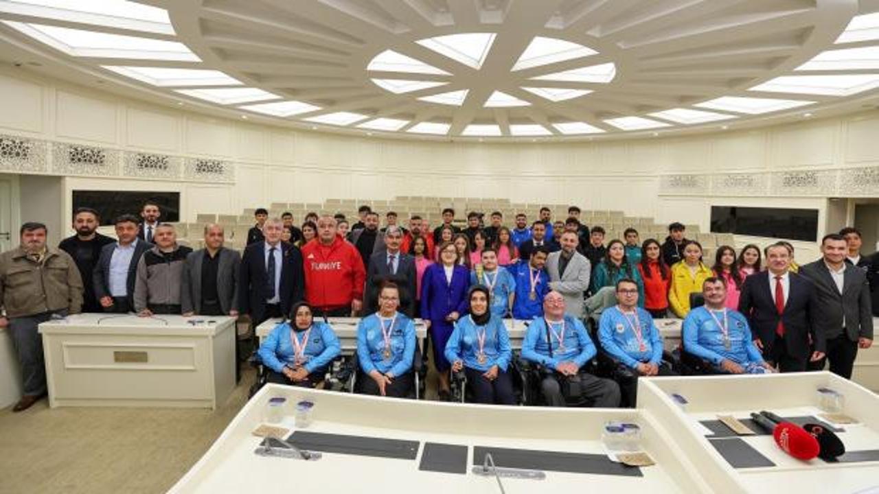 Başkan Şahin, başarılı sporcularla bir araya geldi