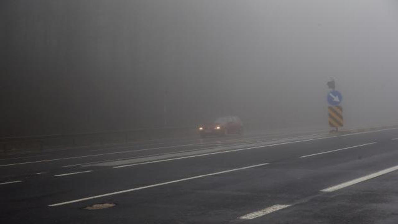 Bolu Dağı&rsquo;nda yoğun sis: G&ouml;r&uuml;ş 30 metreye d&uuml;şt&uuml;