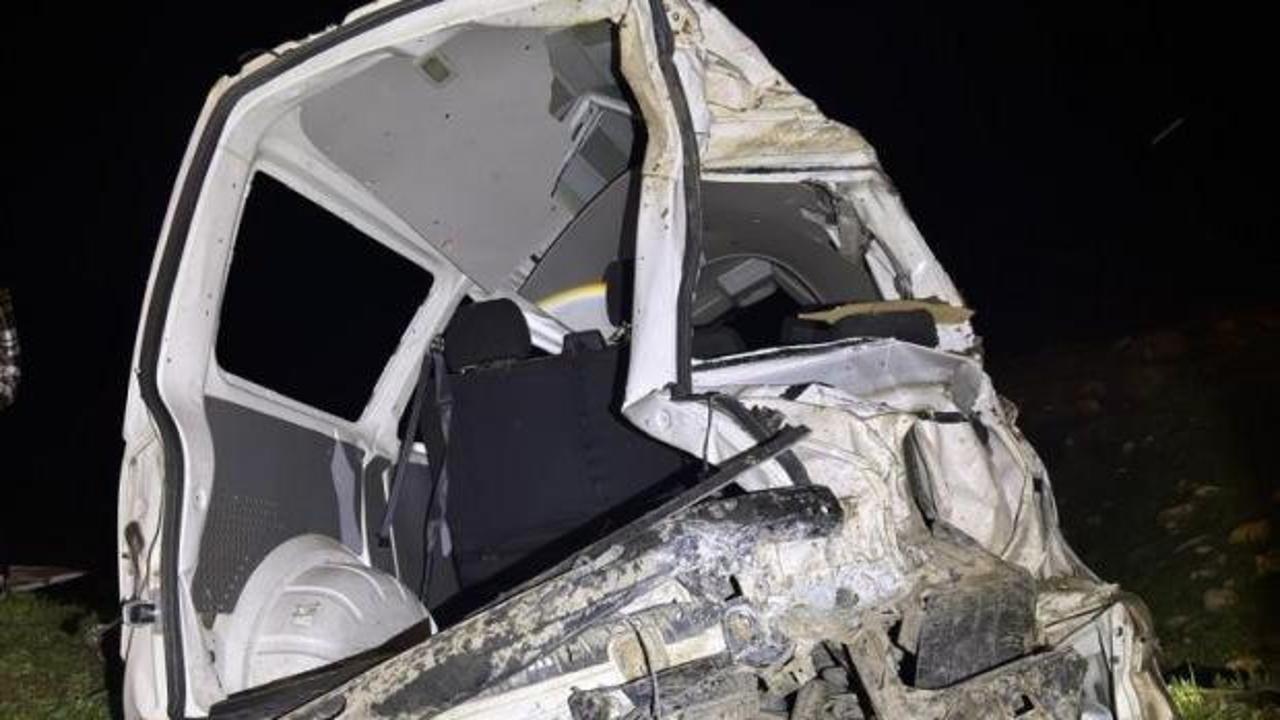 Cizre'de kamyonet şarampole u&ccedil;tu: 1 ağır yaralı