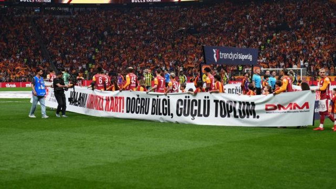 Galatasaray-Fenerbahçe derbisinde anlamlı mesaj: "Dezenformasyona kırmızı kart"