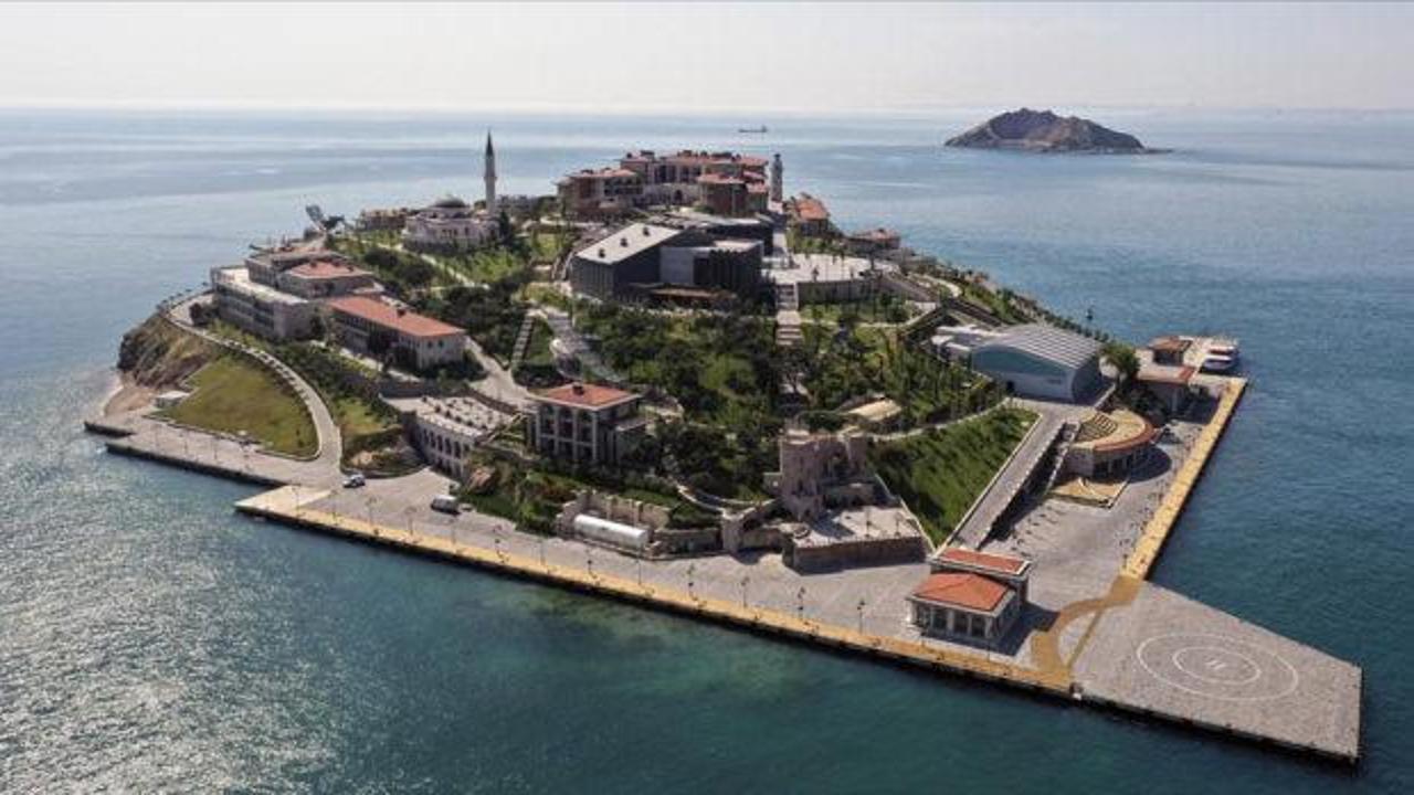 Gen&ccedil;ler tarihle buluşacak: 20 bin &ouml;ğrenci Demokrasi ve &Ouml;zg&uuml;rl&uuml;kler Adası yolcusu