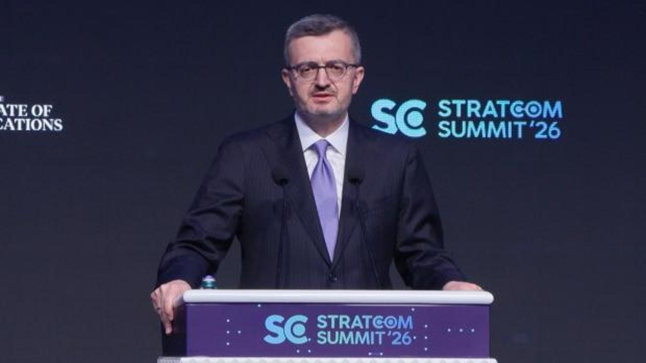 İletişim Başkanı Duran'dan Kerk&uuml;k Valisi se&ccedil;ilen Mehmet Seman Ağa'ya tebrik