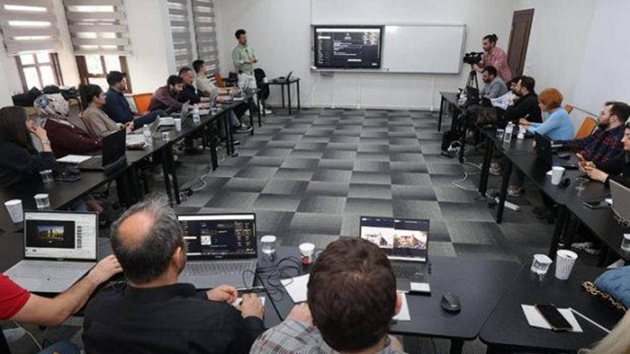 Konya B&uuml;y&uuml;kşehir personeline yapay zek&acirc; odaklı eğitim programı d&uuml;zenlendi