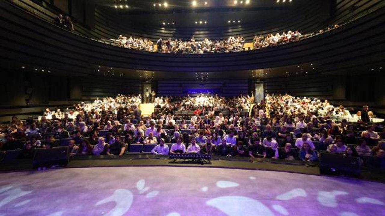 Konya Şehir Tiyatrosu "Kafesten Bir Kuş U&ccedil;tu" adlı tiyatro oyununu ilk kez sahneledi