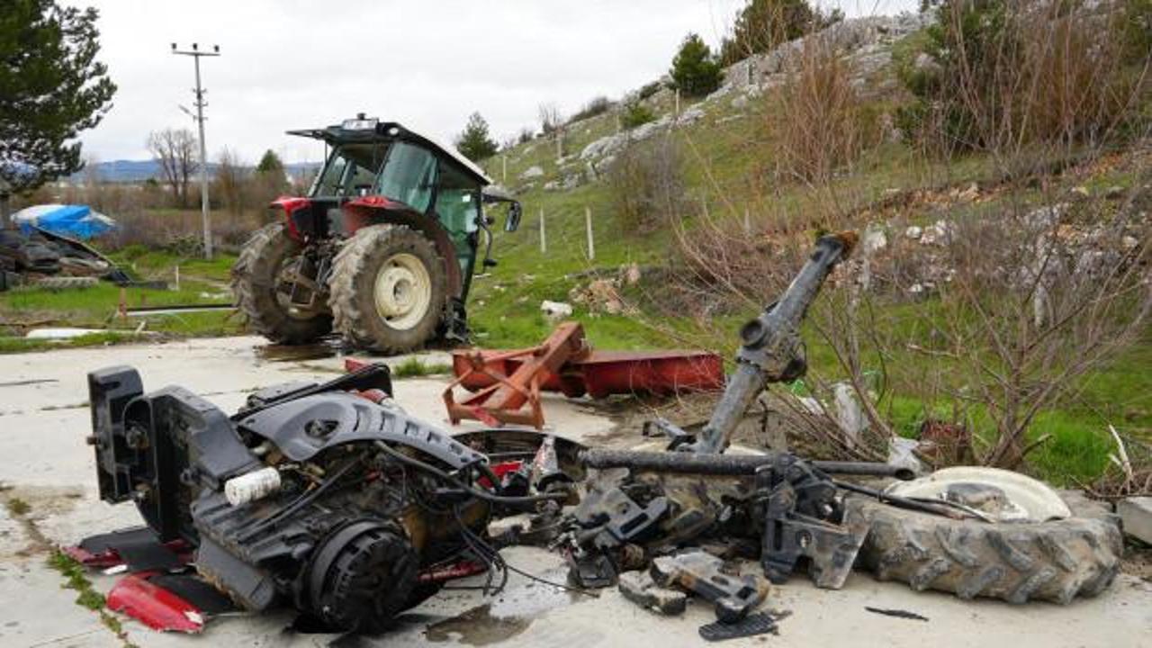 Korkun&ccedil; kaza: Trakt&ouml;r ikiye ayrıldı! &Ccedil;ok sayıda yaralı var
