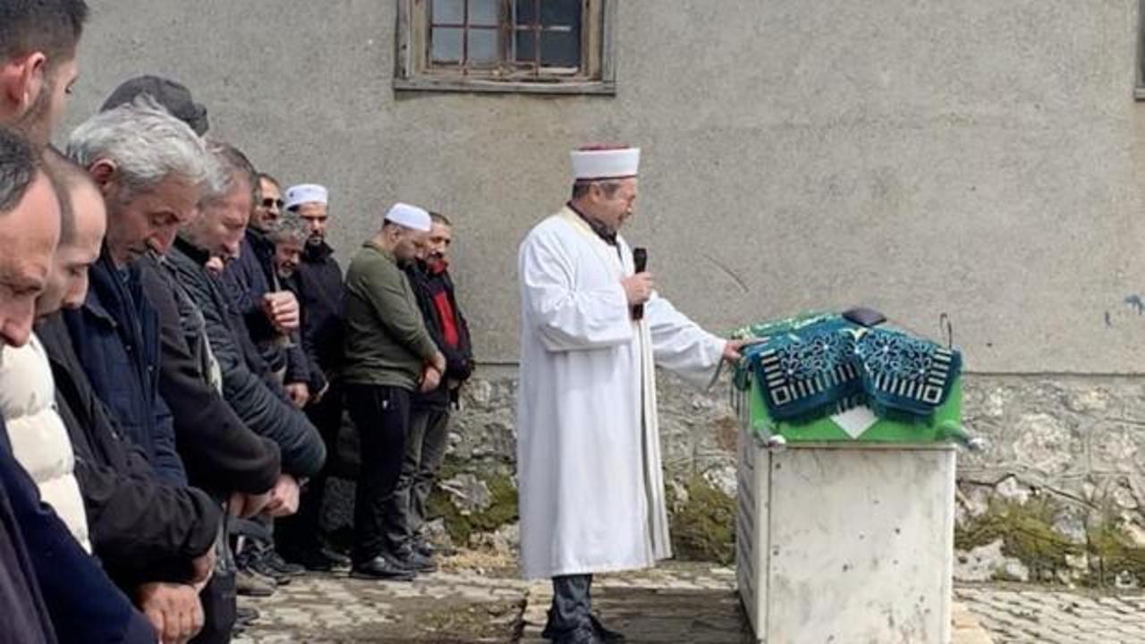 K&ouml;y&uuml;n neşesiydi! İmam ayakta durmakta g&uuml;&ccedil;l&uuml;k &ccedil;ekti