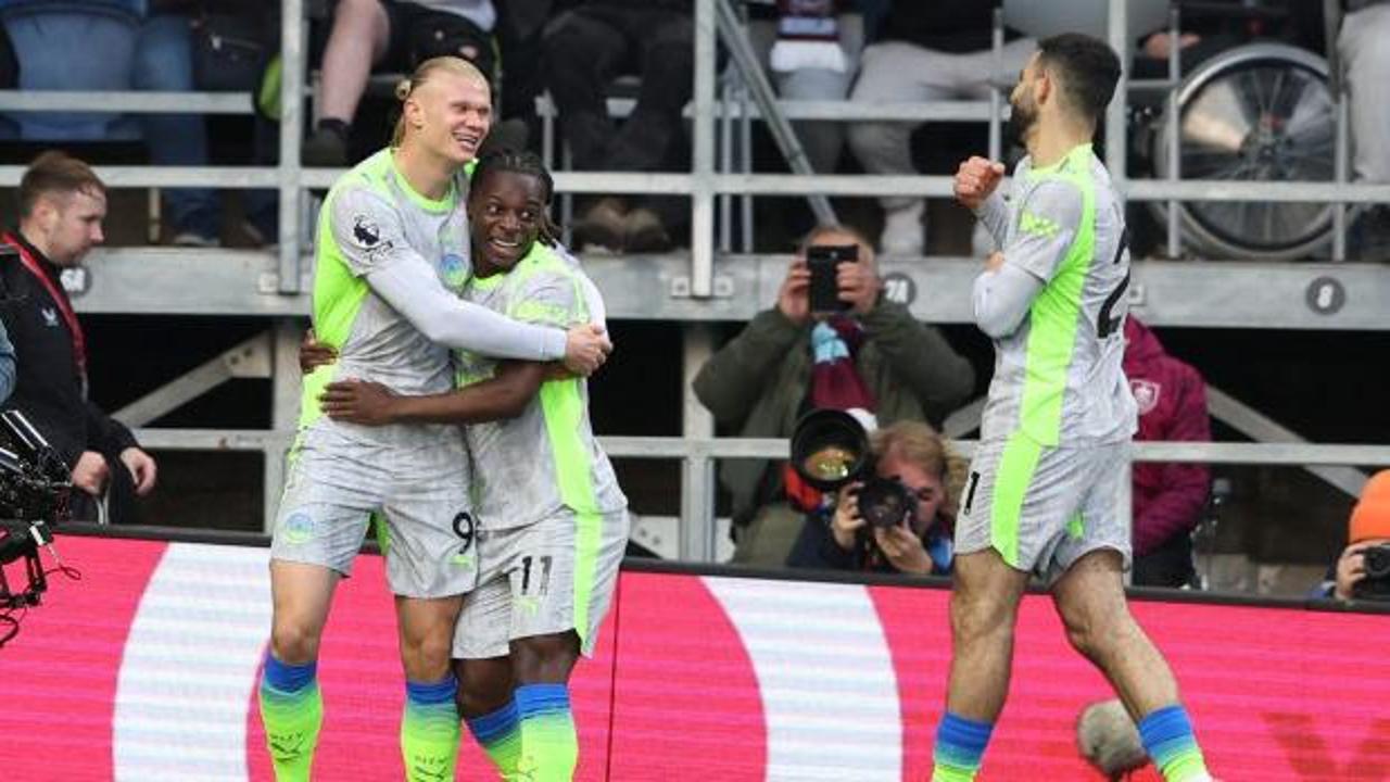 Liderliği alan Manchester City, Burnley'i k&uuml;me d&uuml;ş&uuml;rd&uuml;