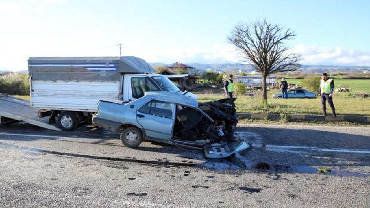 Otomobili ikiye ayıran kaza: 1 &ouml;l&uuml;!