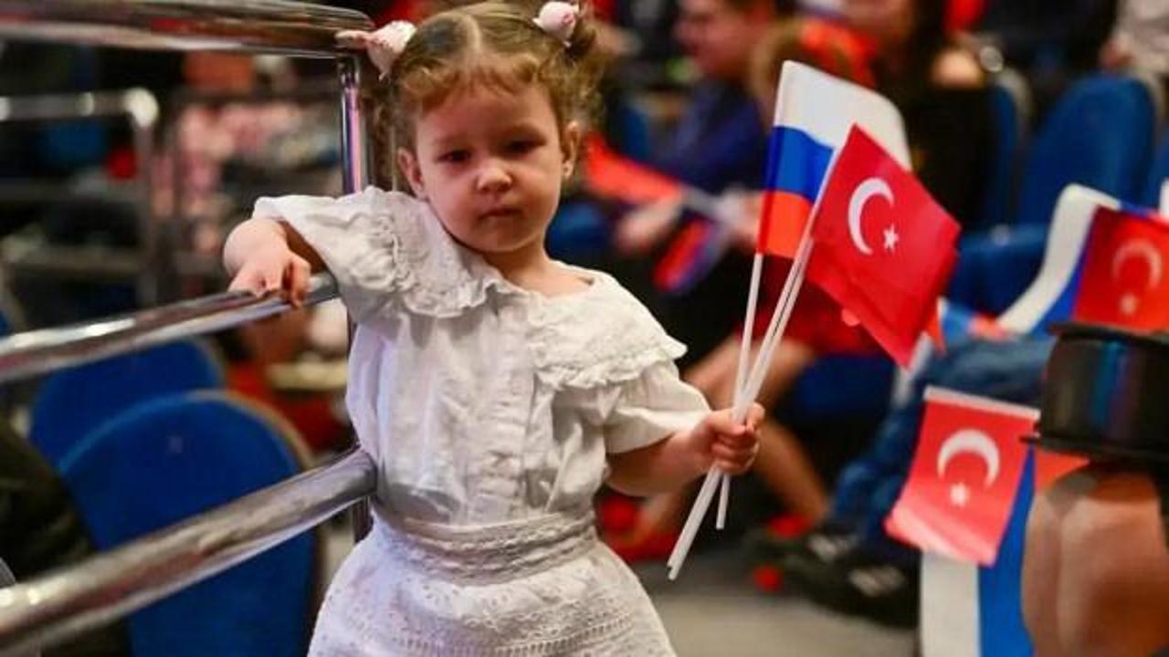 Rusya'da 23 Nisan coşkusu: Uluslararası &Ccedil;ocuk Şenliği programı yapıldı