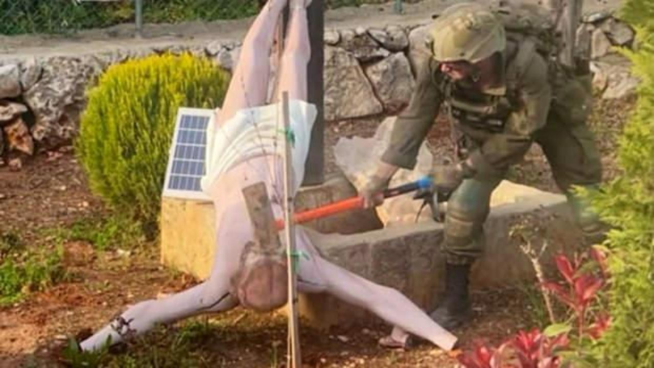 Siyonistlerin din d&uuml;şmanlığı: Hz. İsa&rsquo;nın heykeline balyozla saldırdı! 