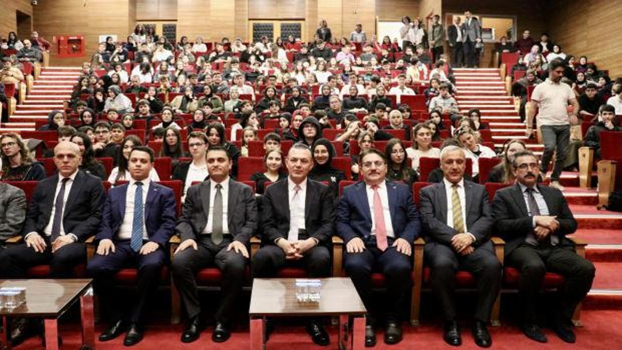 T&uuml;rkiye Uzay Ajansı Başkanı Kıra&ccedil;, Sakarya'da &ouml;ğrencilerle buluştu!