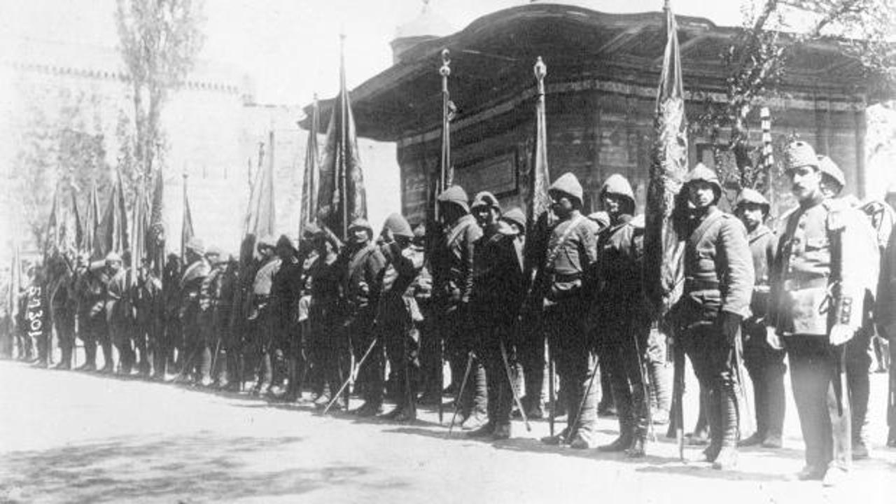 Çanakkale Savaşları'nda 57. Alay Sancağı için Madalya Törenine Ait Belgeler Gün Yüzüne Çıktı