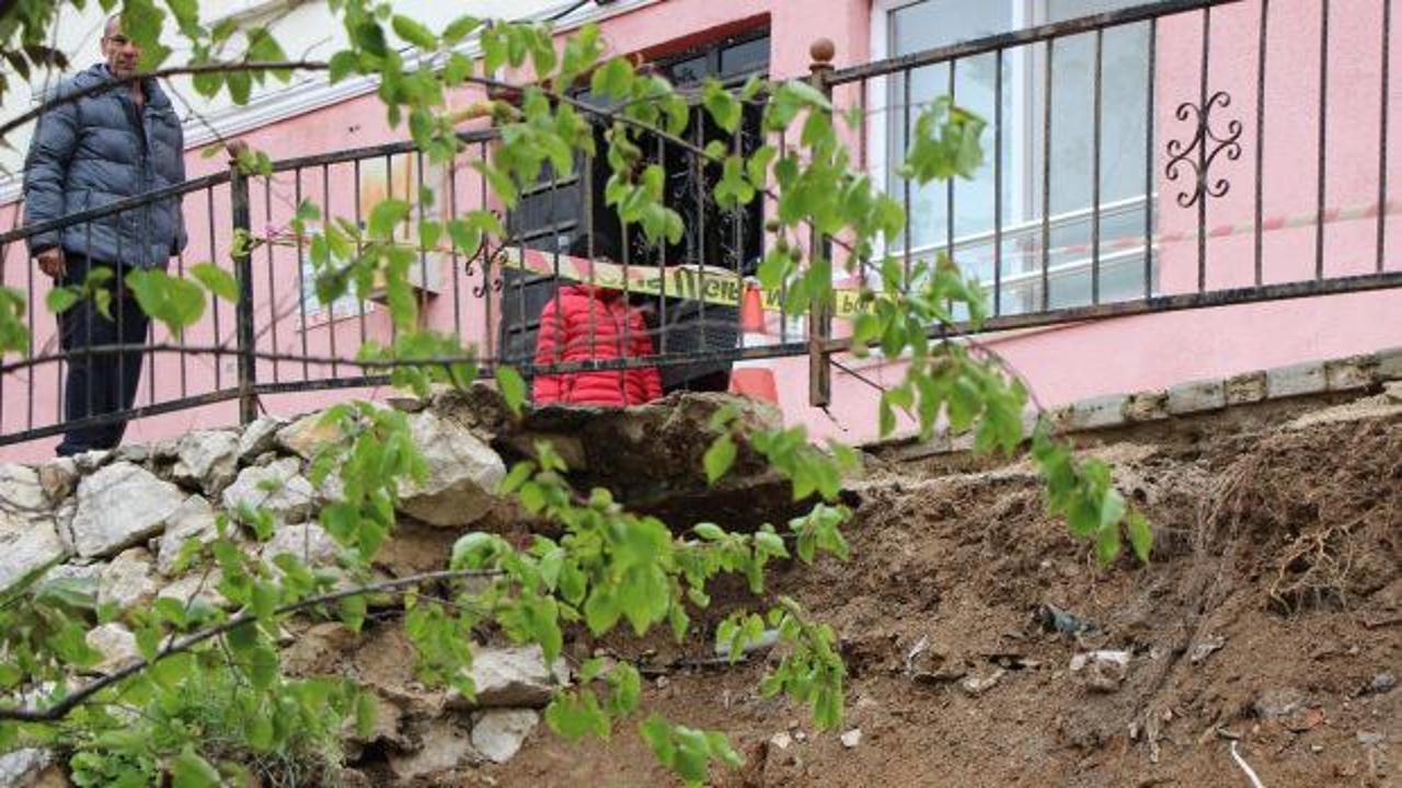 5 katlı binada panik: İstinat duvarı &ccedil;&ouml;kt&uuml;!