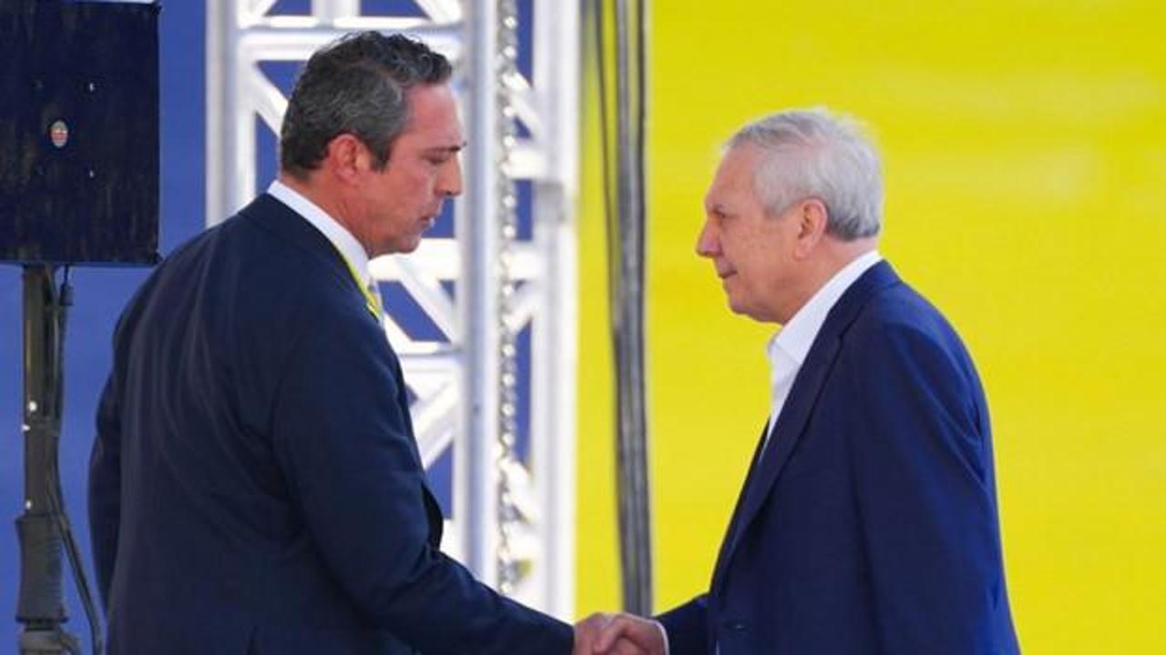 Aziz Yıldırım sahneye &ccedil;ıktı, g&ouml;zler tek isme &ccedil;evrildi! İşte Ali Ko&ccedil;'un se&ccedil;im kararı