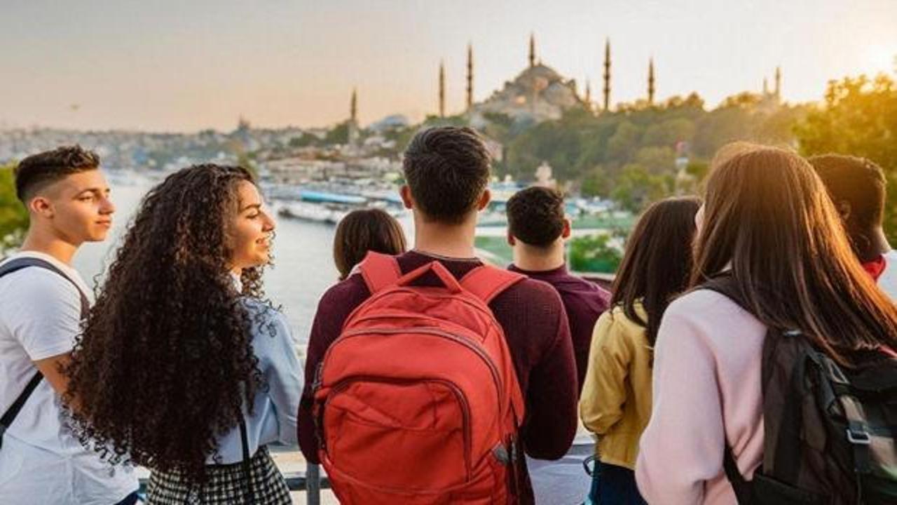 Gen&ccedil;lerin 3&rsquo;te 1&rsquo;i dindarlığı &ldquo;g&ouml;stermelik&rdquo; buluyor