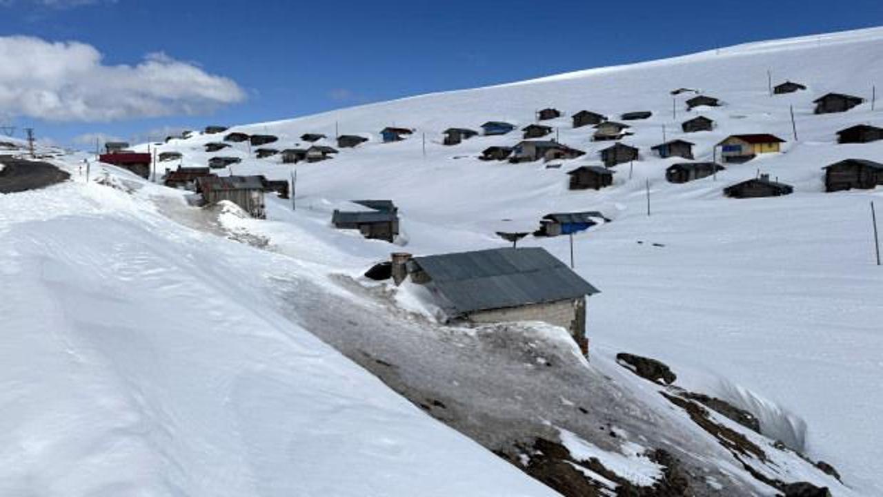 Ardahan ve Kars'ın y&uuml;ksek kesimleri karla kaplandı