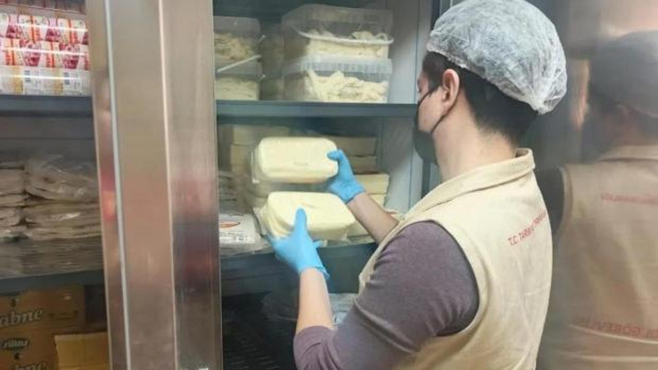 Aydın'da 11 ton s&uuml;t &uuml;r&uuml;n&uuml; imha edildi