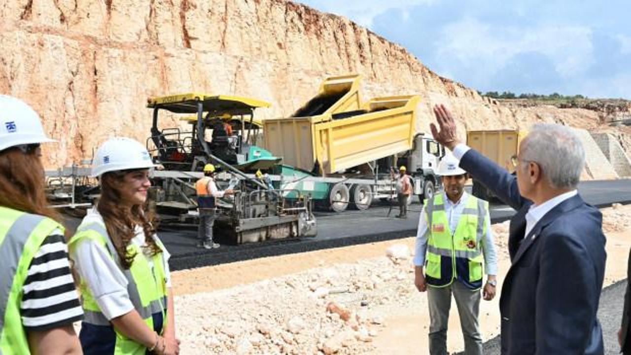 Bakan Uraloğlu m&uuml;jdeyi verdi: 2,5 saatlik yol 18 dakikaya d&uuml;ş&uuml;yor