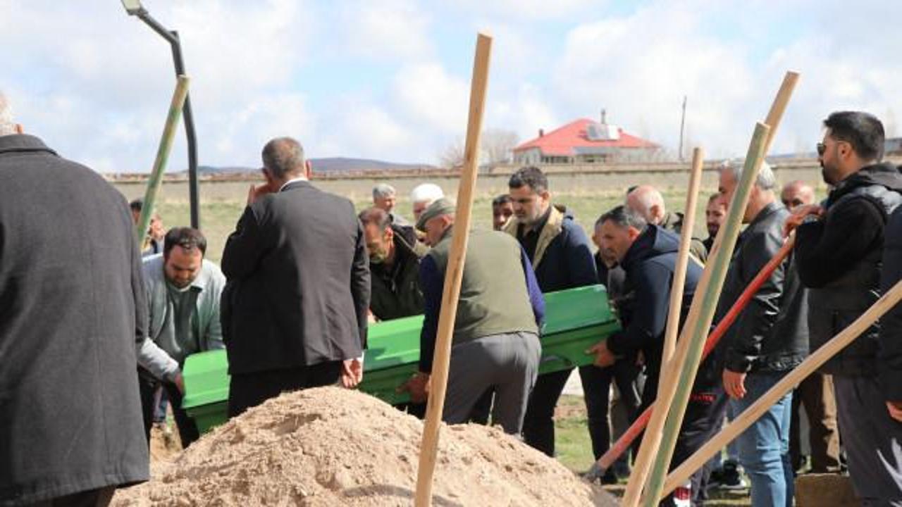 Başıboş k&ouml;pek faciası! 5 yaşındaki Hamza toprağa verildi