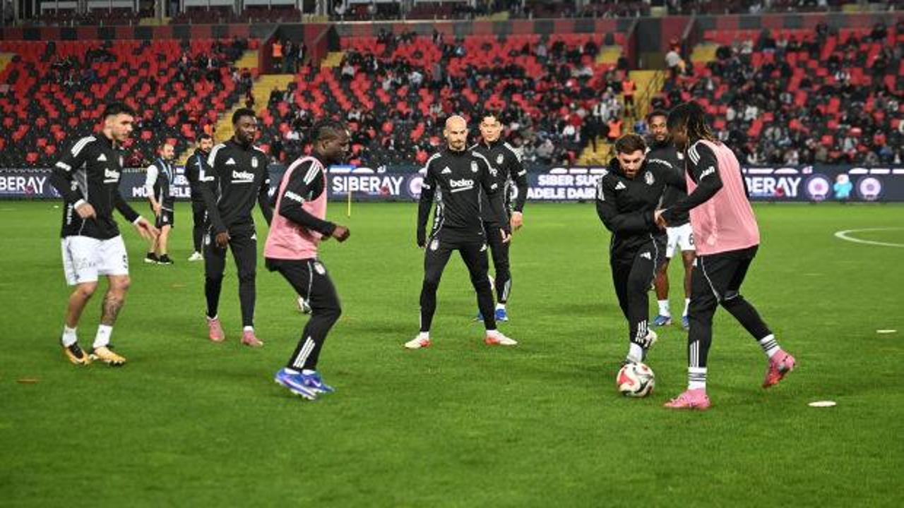 Beşiktaş'ta ma&ccedil; &ouml;ncesi sakatlık! İlk 11'den &ccedil;ıkarıldı
