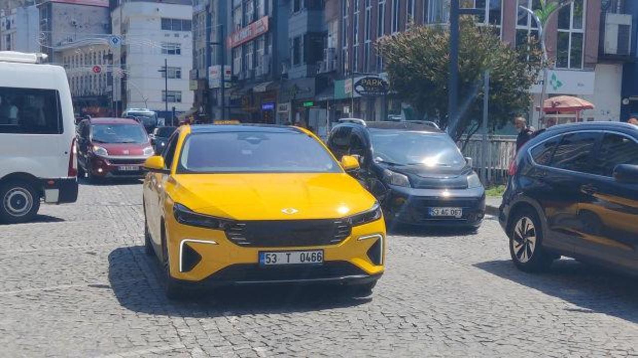 &Ccedil;ocukların favorisi oldu: Rize'nin ilk Togg T10F taksisi hizmette 
