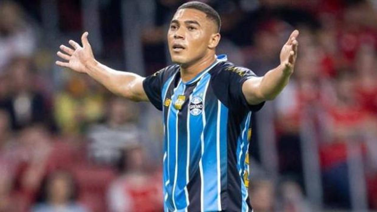 Eski Galatasaraylı Carlos Vinicius, 6 dakikada 3 penaltı ka&ccedil;ırdı