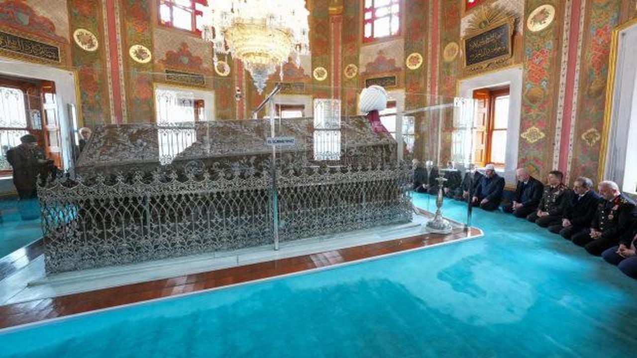 Fatih Sultan Mehmet, vefatının 545'inci yılında kabri başında anıldı