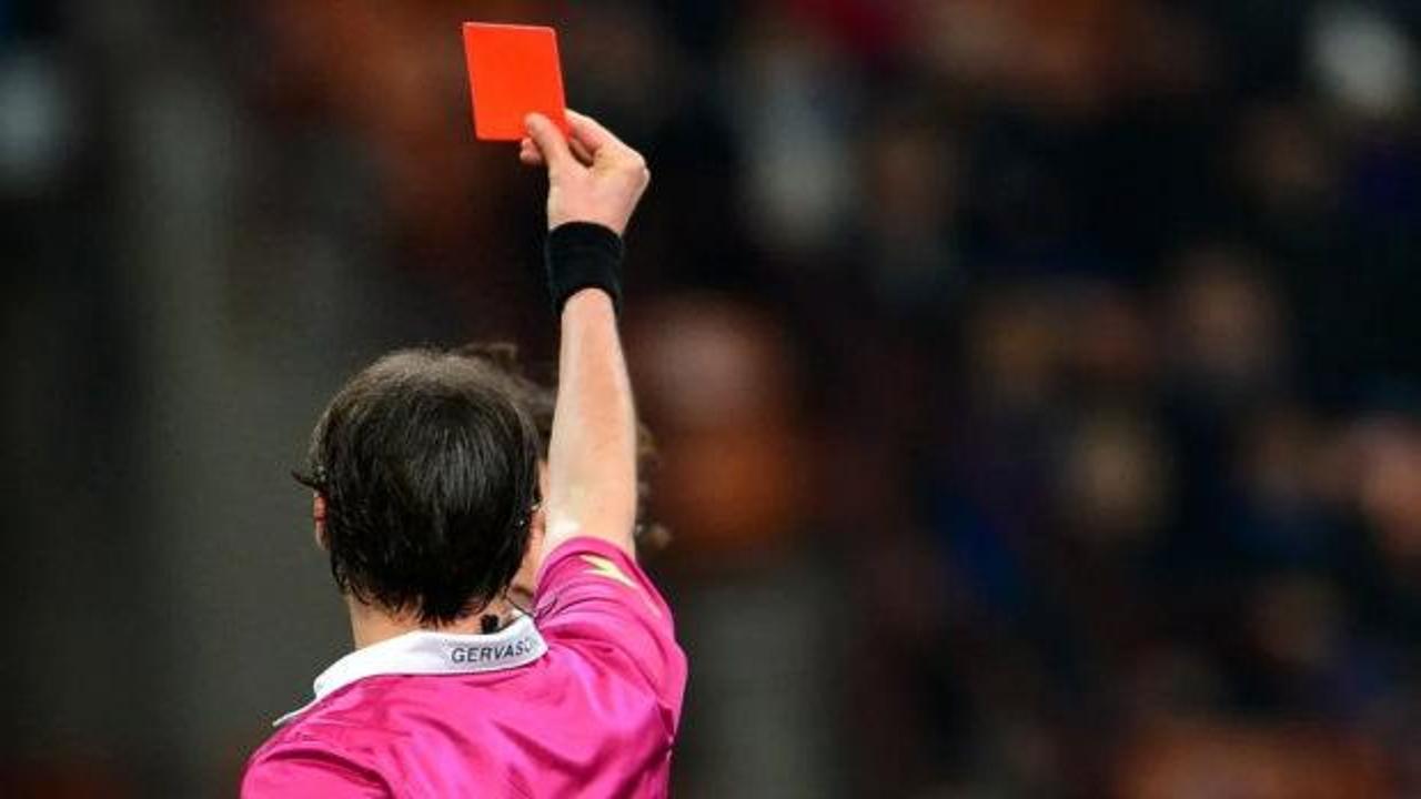 FIFA yeni kuralı onayladı! Bunu yapan futbolcu direkt kırmızı kart g&ouml;recek