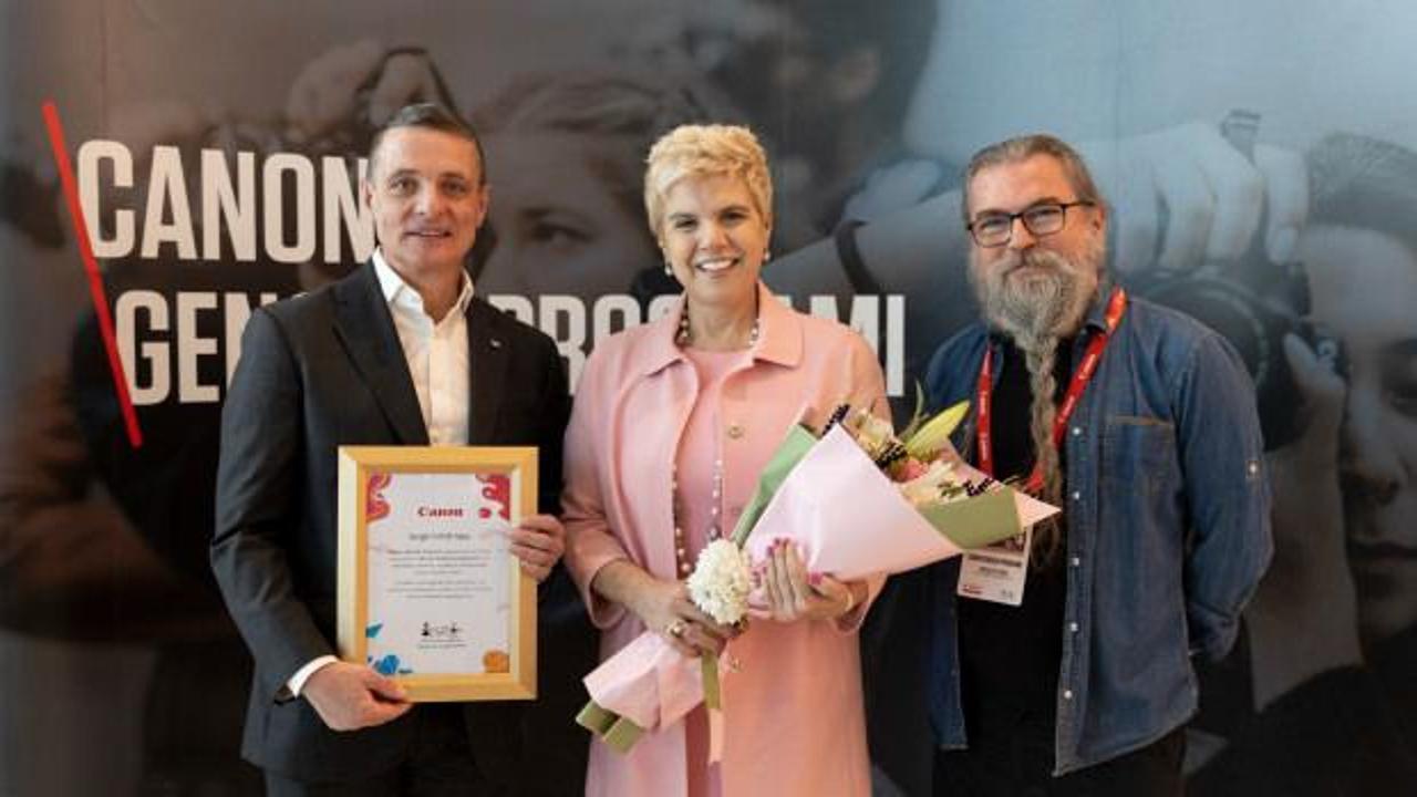 Gen&ccedil;lerin g&ouml;z&uuml;nden İstanbul: Canon gen&ccedil;lik programı sergisi ziyaret&ccedil;ileriyle buluşuyor