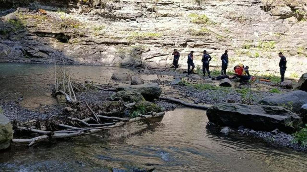 Gezmek i&ccedil;in gittiği şelalede başına kaya par&ccedil;ası d&uuml;şen Og&uuml;n hayatını kaybetti